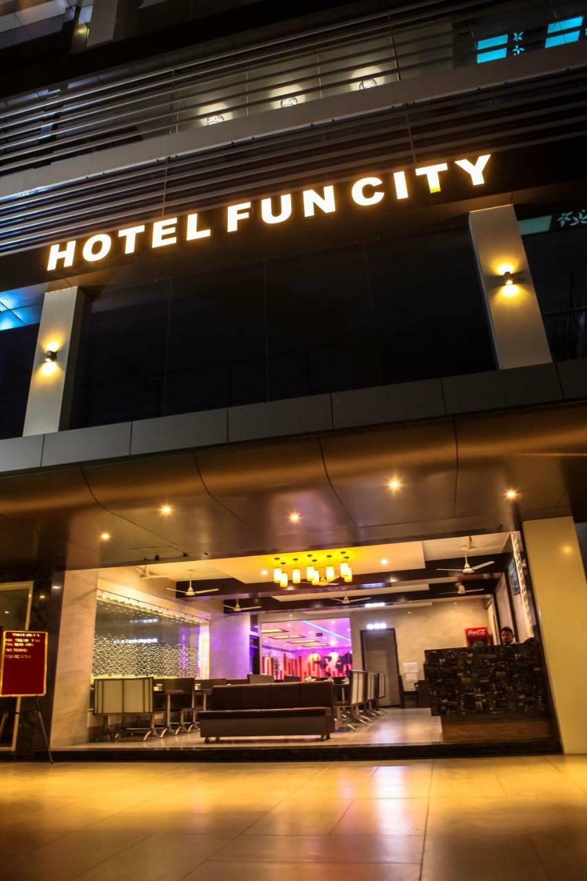 Hotel Fun City Navsari Exterior photo