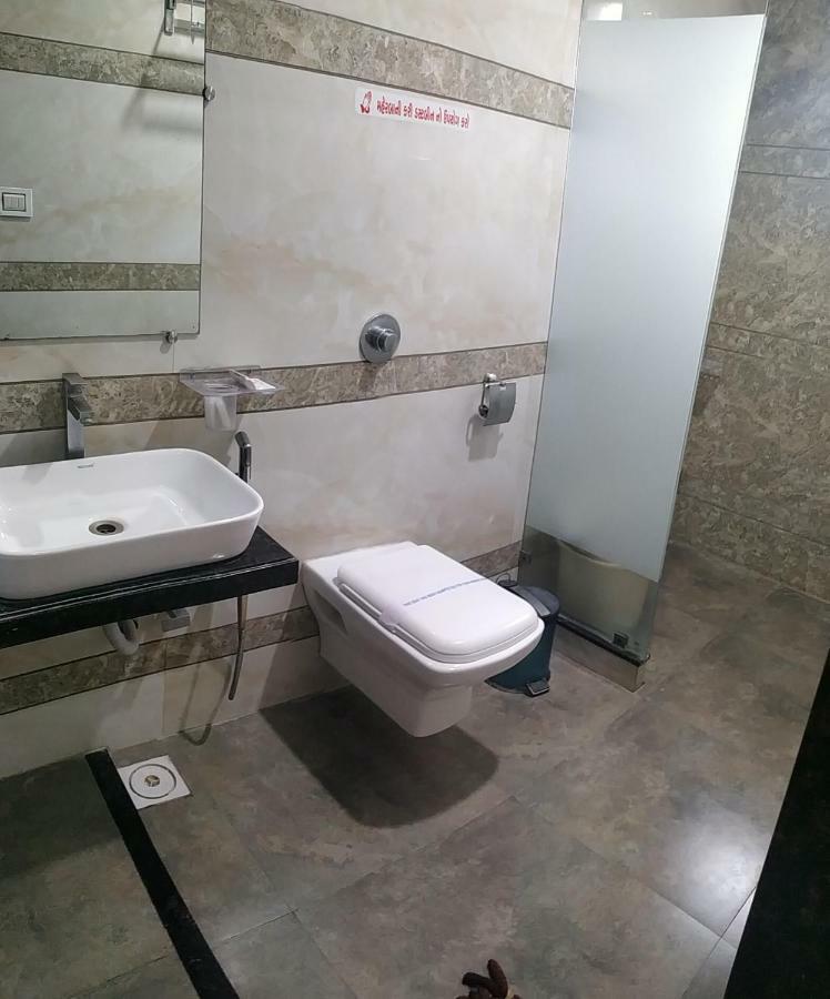 Hotel Fun City Navsari Exterior photo